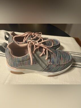 OrthoComfoot comfortable orthopedic women’s walking sneaker, size 37, or 6.5-7